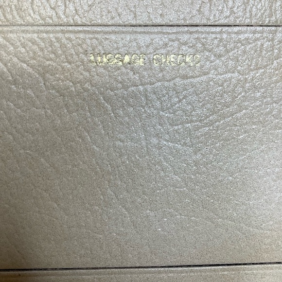 BUXTON Oasis Genuine Leather Canadian Travel Passport Wallet - Picture 11 of 14